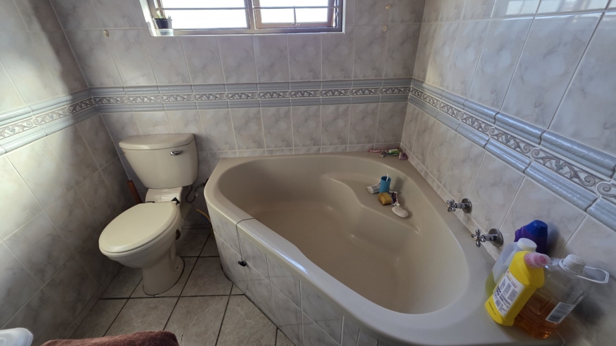 4 Bedroom Property for Sale in Heiderand Western Cape